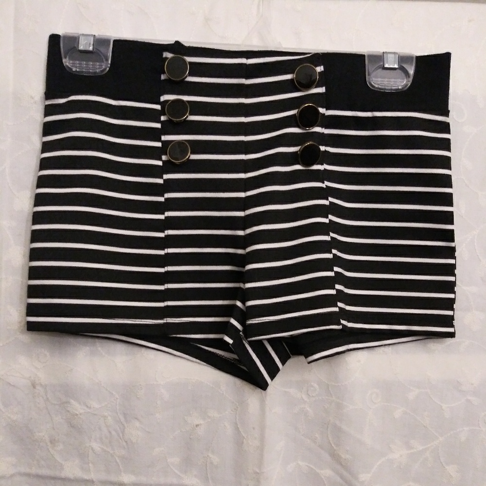 Monteau stripped shorts sz M